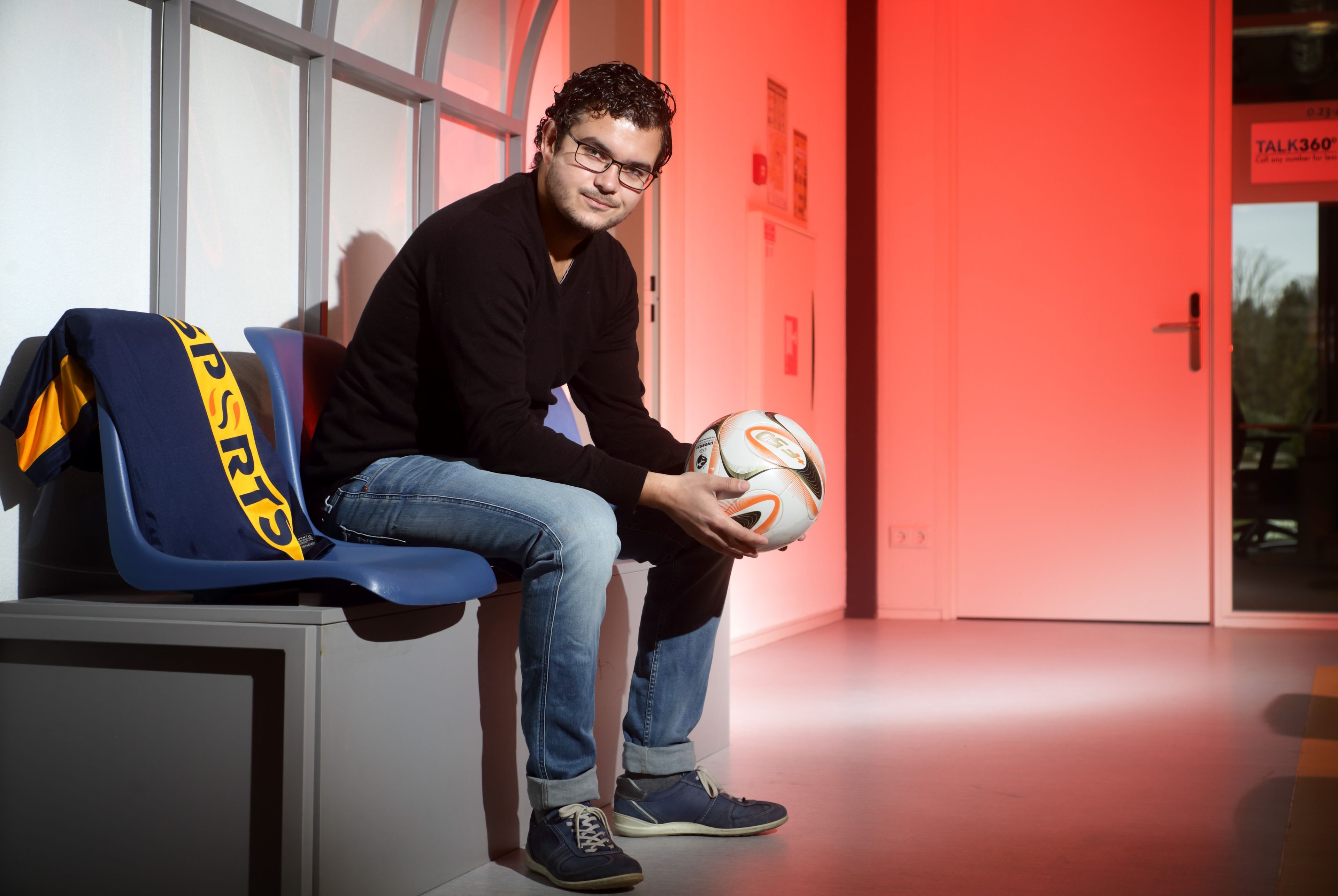 Image of founder Giels Brouwer in a dug-out at SciSports